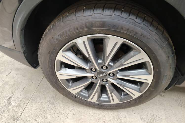 Used Lincoln Corsair 2022 2.0T Two-Wheel Drive Luxury Edition Right Rear Wheel Hub