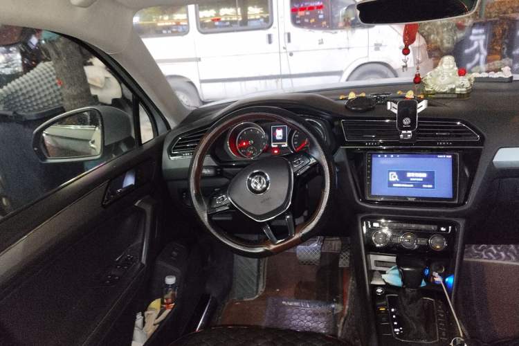 Used Volkswagen Tiguan L 2019 330TSI Automatic Two-Wheel Drive Smart Luxury Version China VI Standard
