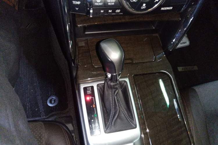 Used Toyota Reiz 2013 2.5V Shangrui Edition Gear Lever