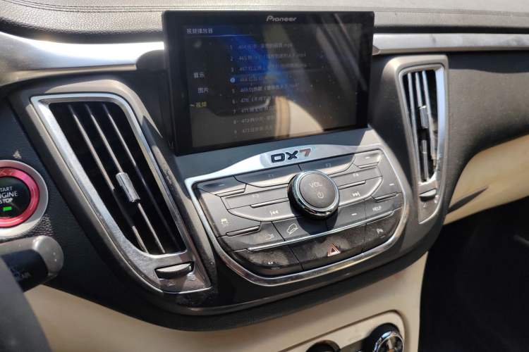 Used Soueast DX7 2015 1.5T Automatic Prestige Model Audio And AC Panel