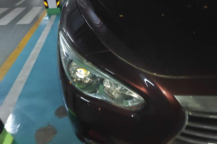 Used Infiniti QX60 2014 2.5 S/C Hybrid Two-Wheel Drive Excellence Edition Right Front Headlight