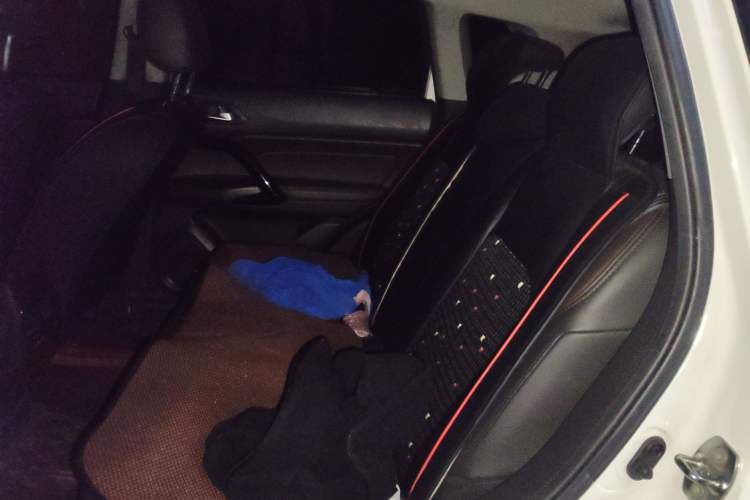 Used GAC Trumpchi GS4 2017 235T Automatic Two-Wheel Drive Luxury Smart Connectivity Version Left Rear Seat