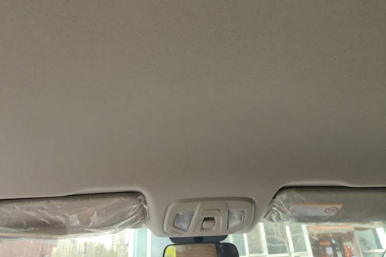 Used JMC Yuhu 2025 Short Wheelbase Double Cab Diesel Automatic Transmission Four-Wheel Drive Headliner