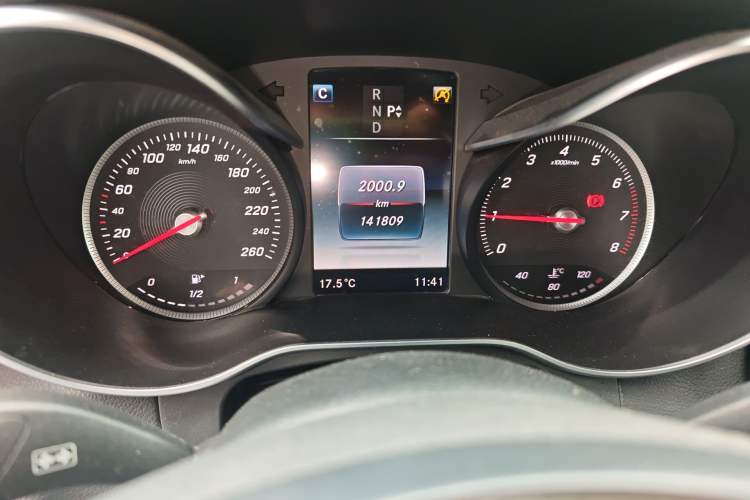 Used Mercedes-Benz GLC 2017 GLC 260 4MATIC Dynamic Edition Odometer Close Up