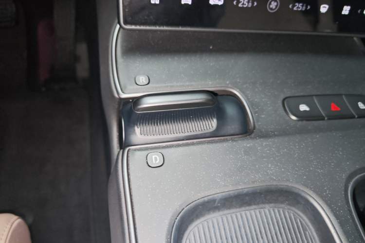 Used Nio ET5T 2023 75 kWh Touring Gear Lever