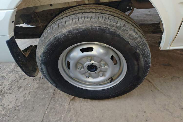 Used JMC Fushun 2023 2.0T Manual Short-Wheelbase Mid-Top Commercial Multi-Purpose 6-Seater Passenger Vehicle