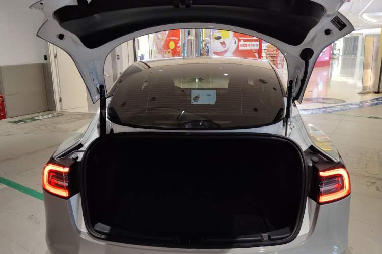 Used Tesla Model 3 2022 Rear-Wheel-Drive Version Trunk