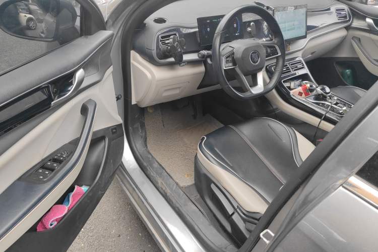 Used BYD Qin PLUS 2023 Champion Edition DM-i 120KM Leading Model Driver Seat