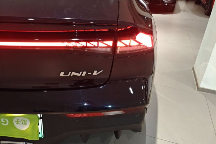 Used CHANGAN UNI-V iDD 2024 Blue Whale Smart Electric iDD 136km ZhiKu Model
