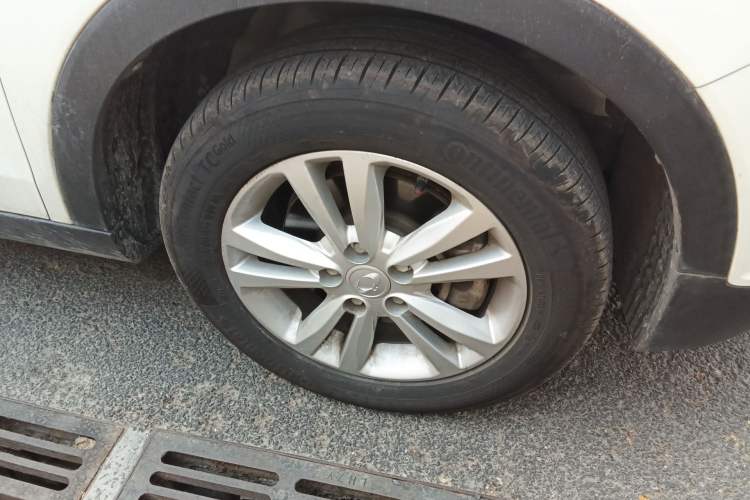 Used SsangYong Tivolan 2015 1.6L Automatic Two-Wheel Drive ZhiShang Edition Right Front Wheel Hub