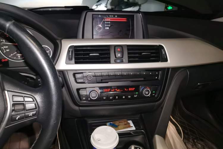 Used BMW 3 Series GT 2016 320i Fashion Model Audio And AC Panel