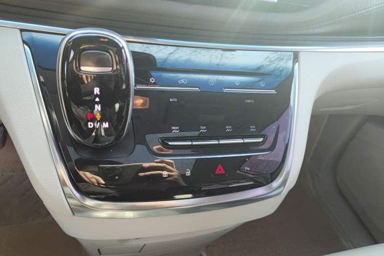 Used Buick GL8 2020 Land Business Class 652T Luxury Model
