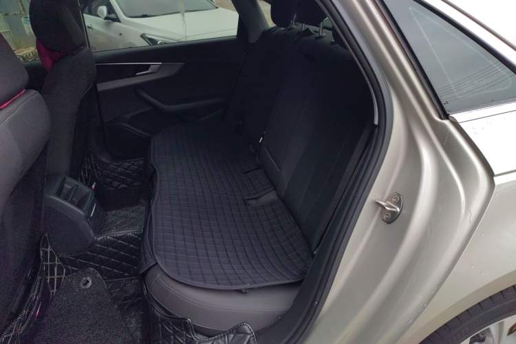 Used Audi A4L 2019 40 TFSI Ambition China VI Left Rear Seat