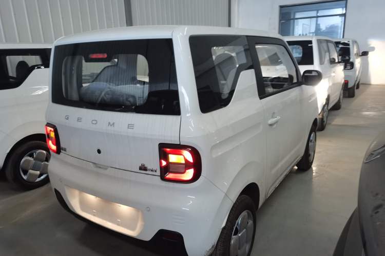 Used Geely Galaxy Panda 2024 Panda Mini 200km Endurance Bear
