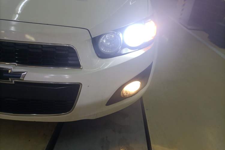 Used Chevrolet Aveo Sonic 2011 Sedan 1.4L Manual Transmission SE

