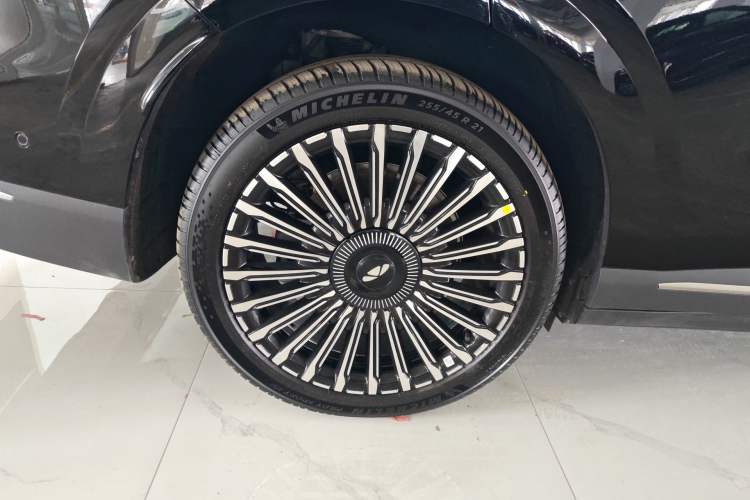 Used Chery T11 2026 Model 220 All-Wheel Drive Dual IMAX Theater Edition Exterior 5