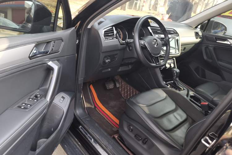 Used Volkswagen Tiguan L 2019 Revised 330TSI Automatic Two-Wheel Drive Smart & Luxury Edition China VI Standard
