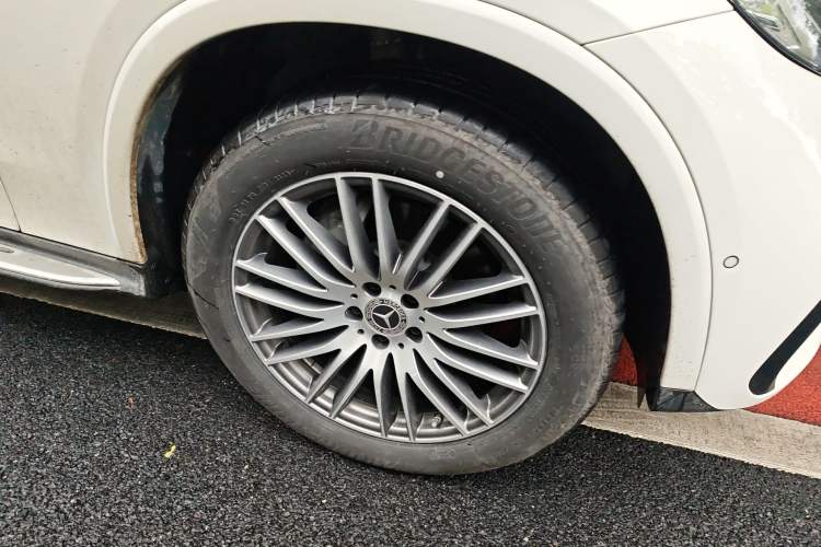 Used Mercedes-Benz GLC 2023 Refreshed GLC 300 L 4MATIC Dynamic Version 7-Seater Right Front Wheel Hub