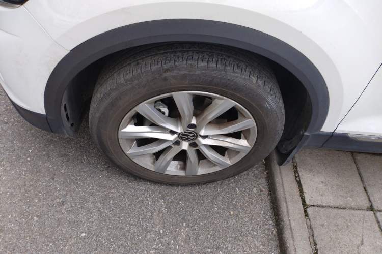 Used Volkswagen T-ROC 2021 Revised Version 280TSI DSG Two-Wheel Drive Elite Connect Edition Left Front Wheel Hub