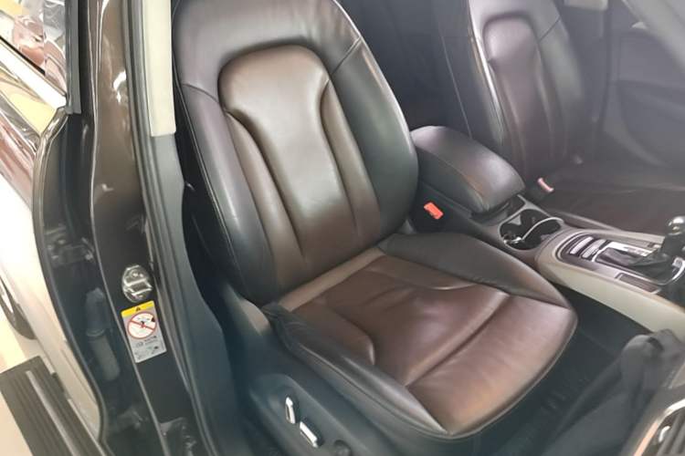 Used Audi Q5 2017 40 TFSI Ambition Edition Right Front Seat