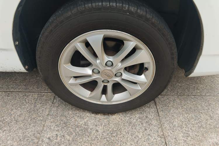 Used BYD F3 2014 1.5L Manual Luxury Model Right Front Wheel Hub