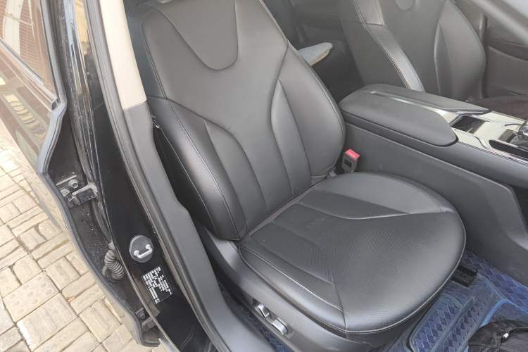 Used Hongqi E-QM5 2022 431 km Charge & Enjoy Edition
