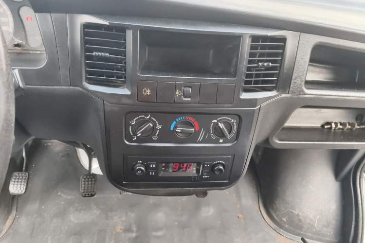 Used Wuling Zhiguang 2015 1.2L Practical LS-I Model Audio And AC Panel