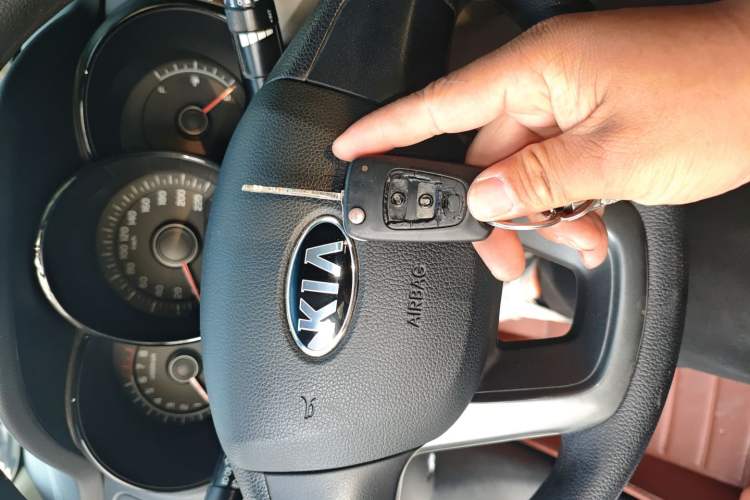 Used Kia K2 2012 Sedan 1.4L MT GLS Commemorative Edition
