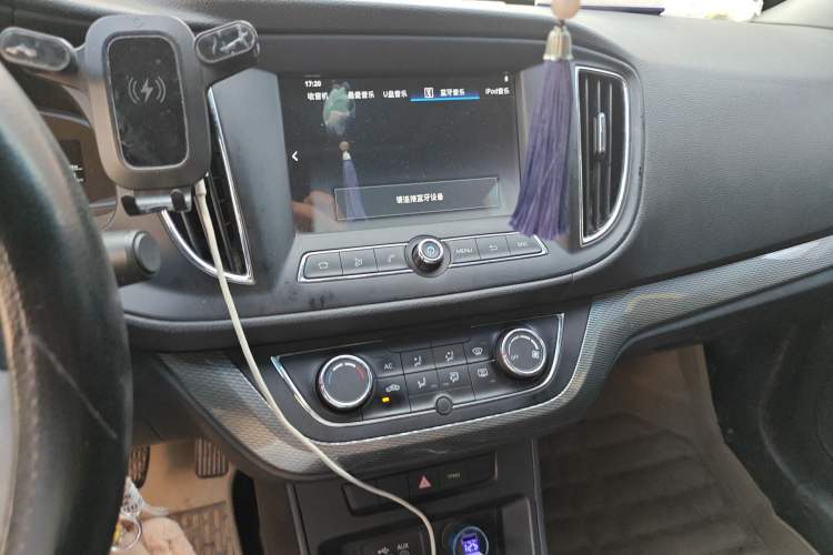 Used Roewe 360 2015 1.5L Manual Luxury Edition Audio And AC Panel