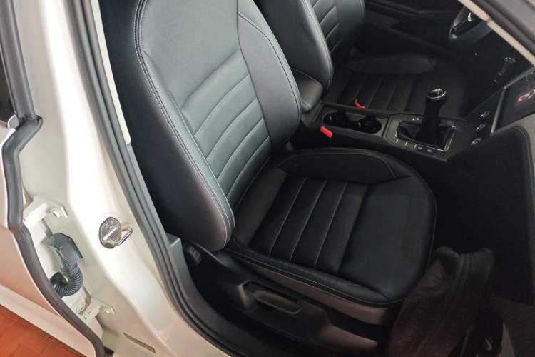 Used Volkswagen Lamando 2018 230TSI Manual Trend Edition Right Front Seat