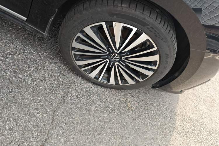 Used Volkswagen Passat 2021 380TSI Luxury Edition Right Front Wheel Hub