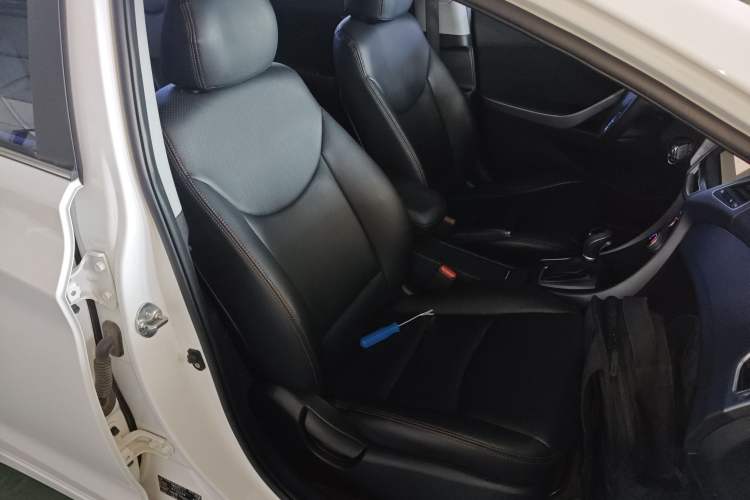 Used Hyundai Elantra (5th Generation / Langdong) 2016 1.6L Automatic Smart Version Right Front Seat