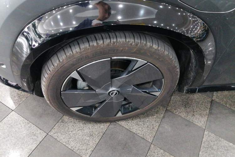 Used Nissan ARIYA 2022 Four-Wheel-Drive High-Performance Top-Tier Model Left Front Wheel Hub