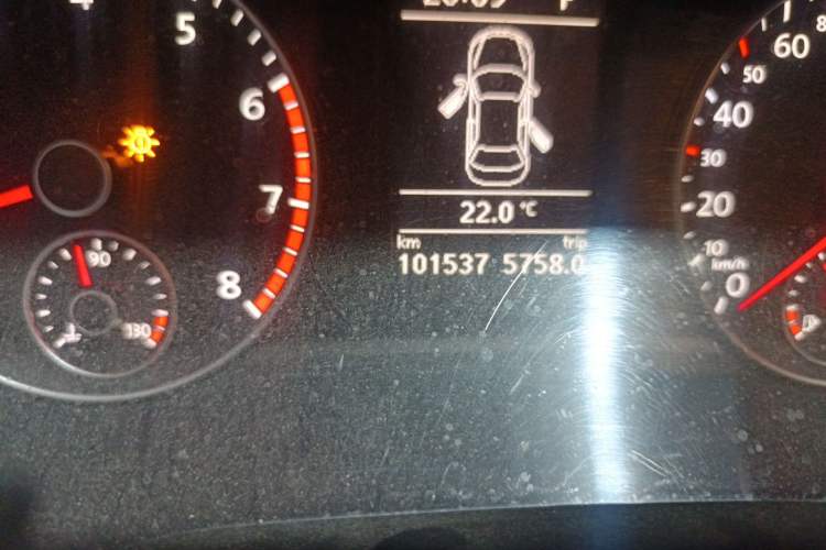 Used Volkswagen Passat 2014 1.8TSI DSG 30th Anniversary Edition Odometer Close Up