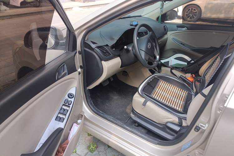 Used Hyundai Verna (older generation) 2014 1.4L Automatic Smart GLS Driver Seat