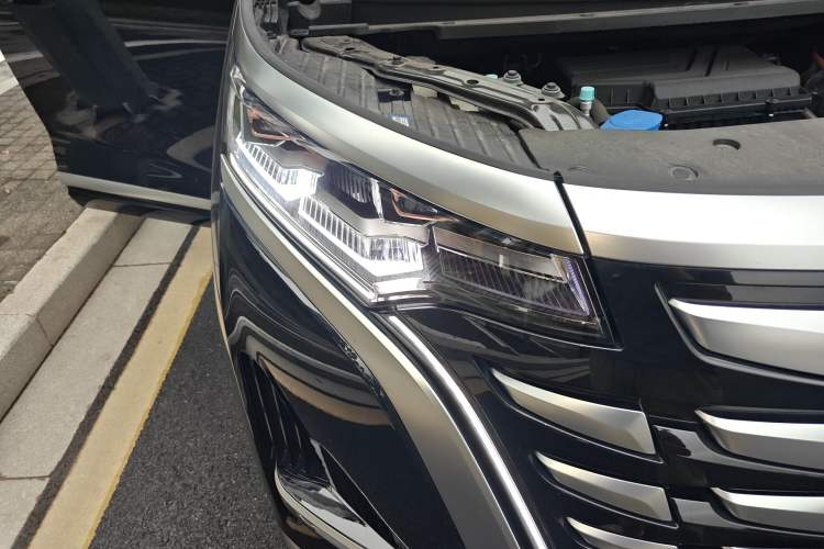 Used Denza D9 2024 DM-i 980 Four-Wheel Drive Flagship Model