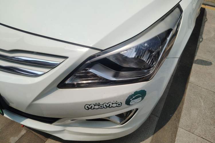 Used Hyundai Verna Ray 2014 1.4L Automatic GLX Left Front Headlight