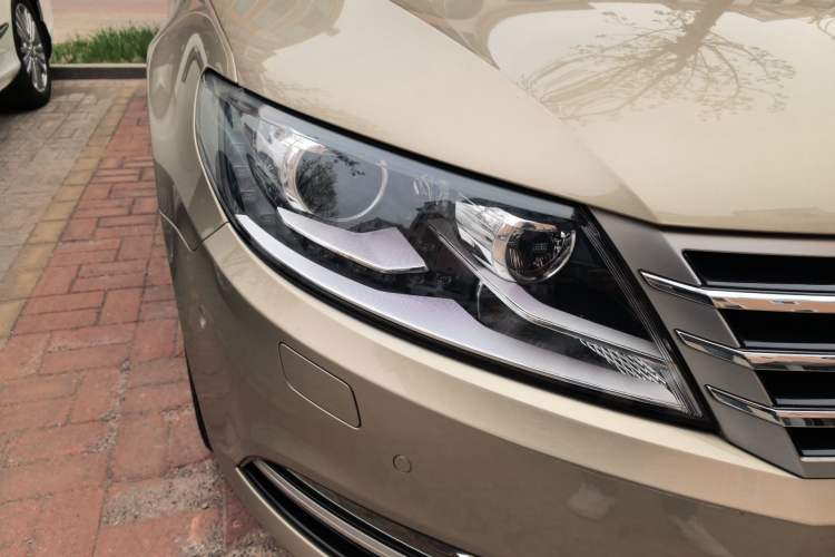 Used Volkswagen FAW-Volkswagen CC 2015 2.0 TSI Luxury Model Right Front Headlight
