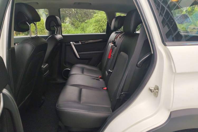 Used Chevrolet Captiva 2015 2.4L 4x4 Flagship Edition 7-Seater