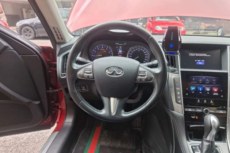 Used Infiniti Q50L 2016 2.0T Enjoyment Edition Steering Wheel