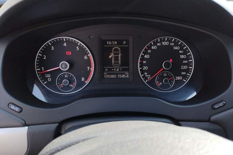 Used Volkswagen Sagitar 2014 Revised Version 1.4TSI Automatic Luxury Edition Odometer Close Up