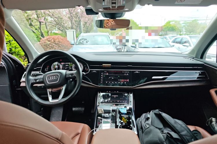 Used Audi Q7 2023 55 TFSI quattro S line Sport Edition Center Console