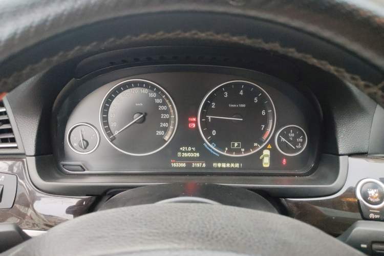 Used BMW 5 Series 2014 528Li Leading Model
