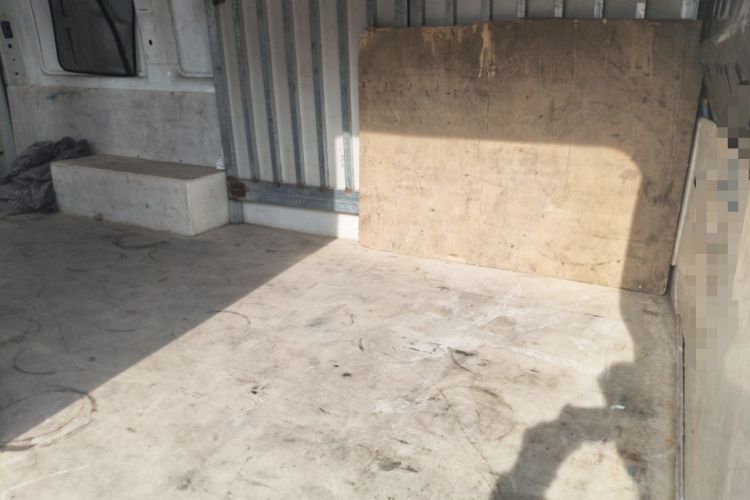 Used JMC Fushun 2023 2.0T Automatic Long-Wheelbase Mid-to-High Roof Commercial Van-Type Transport Vehicle – 2/3 Seats
