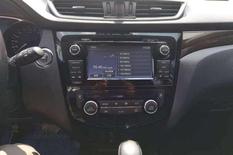 Used Nissan X-Trail 2014 2.5L CVT Ultimate Edition 4WD Audio And AC Panel