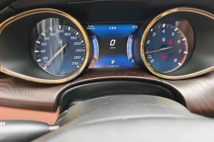 Used Maserati President 2017 3.0T Standard Model Odometer Close Up