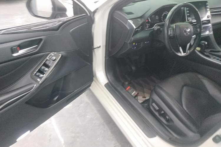 Used Toyota Avalon 2019 Dual-Engine 2.5L Luxury Edition China VI Standard