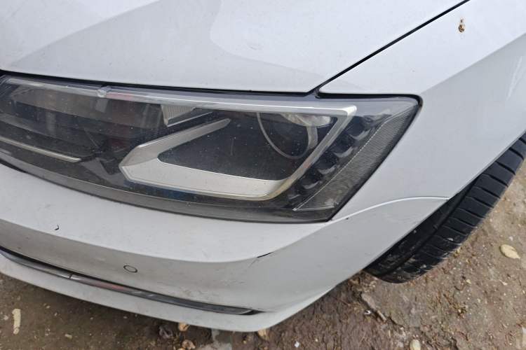 Used Volkswagen Sagitar 2016 230TSI 25th Anniversary Edition Left Front Headlight