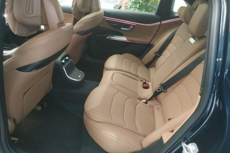 Used Mercedes-Benz E-Class New Energy 2024 E 350 e L Plug-in Hybrid Sports Sedan
