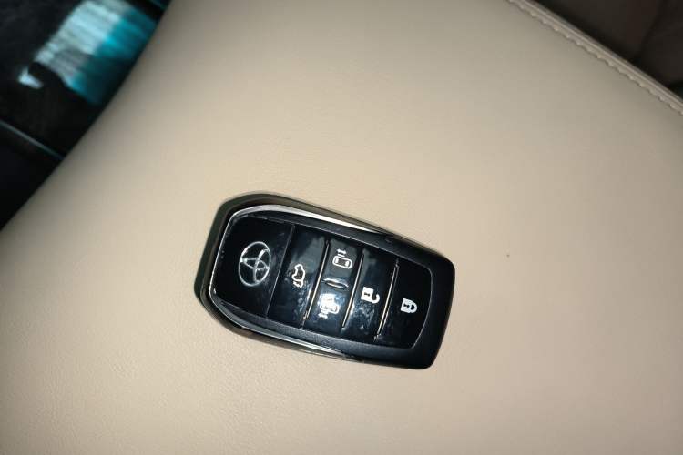 Used Toyota Alphard 2020 Dual-Engine 2.5L Prestige Edition
